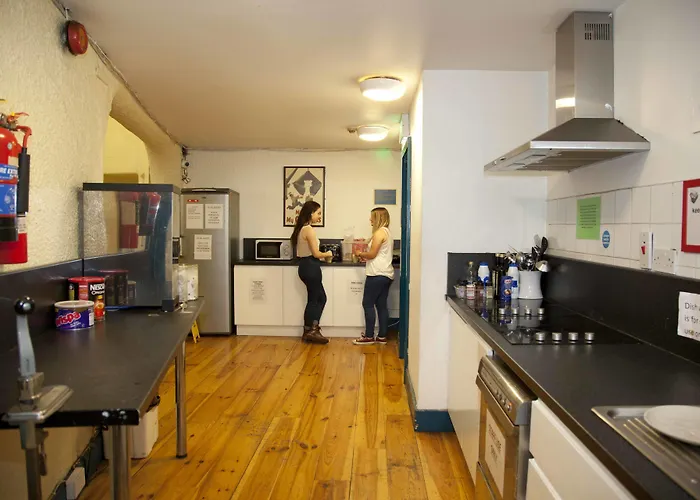 埃什菲尔德旅舍 *