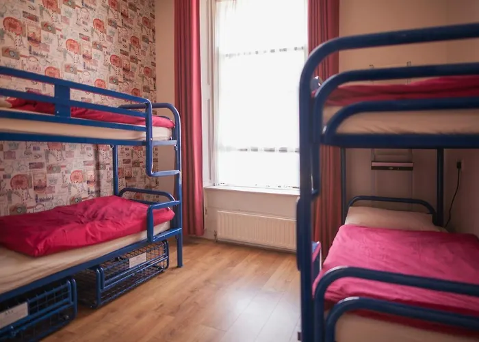 埃什菲尔德旅舍 *